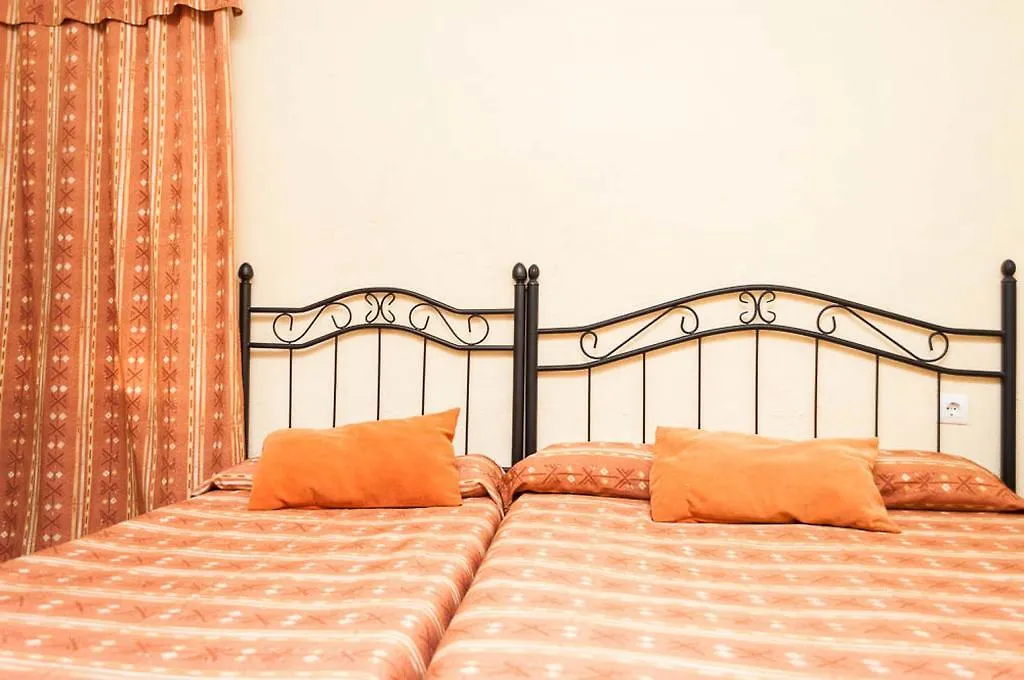Pension La Montorena Sevilla 2*,