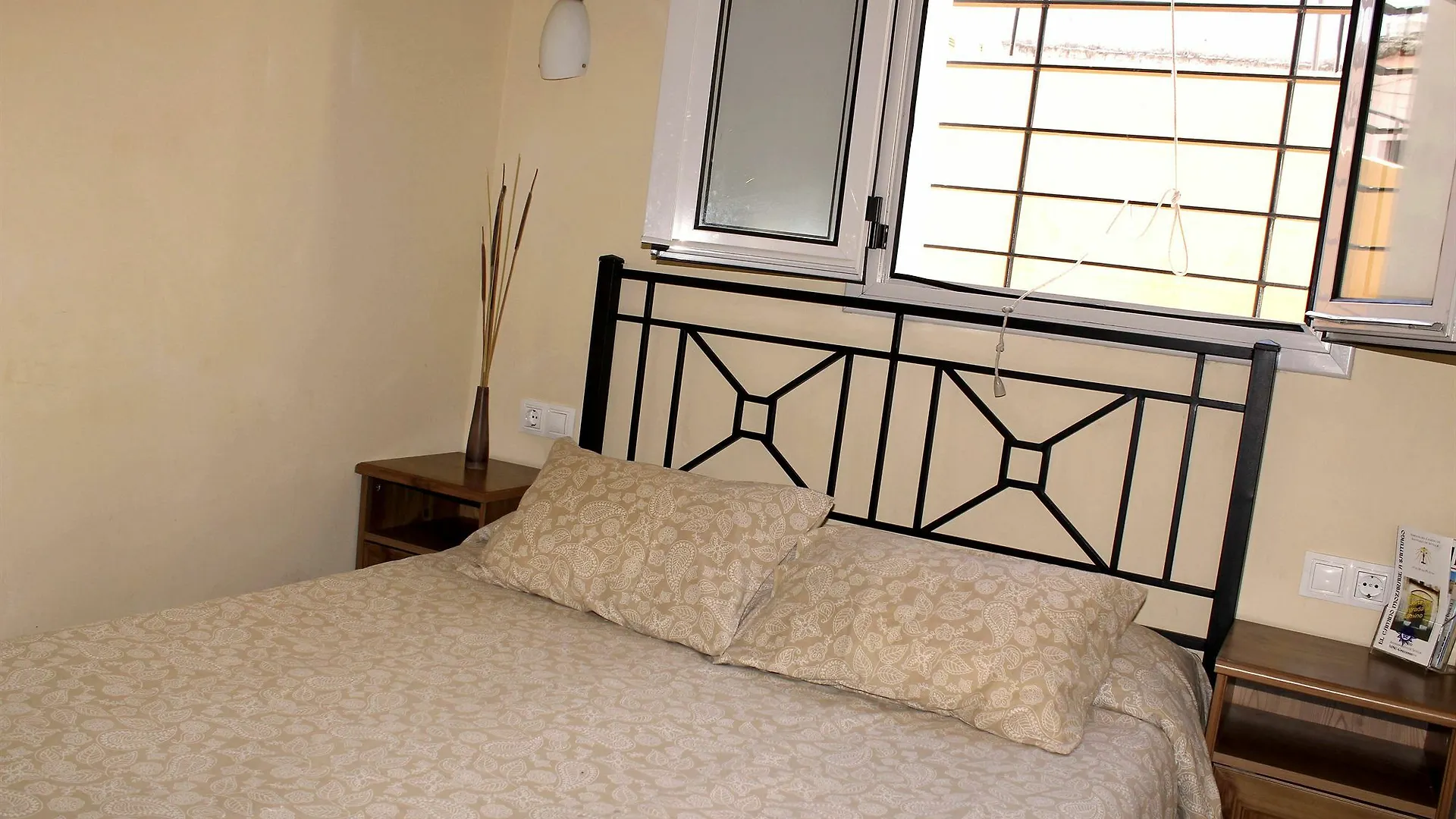 Pension La Montorena Seville Guest house