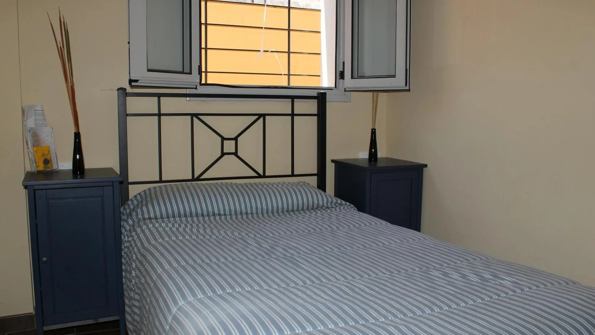 Pension La Montorena Seville Guest house