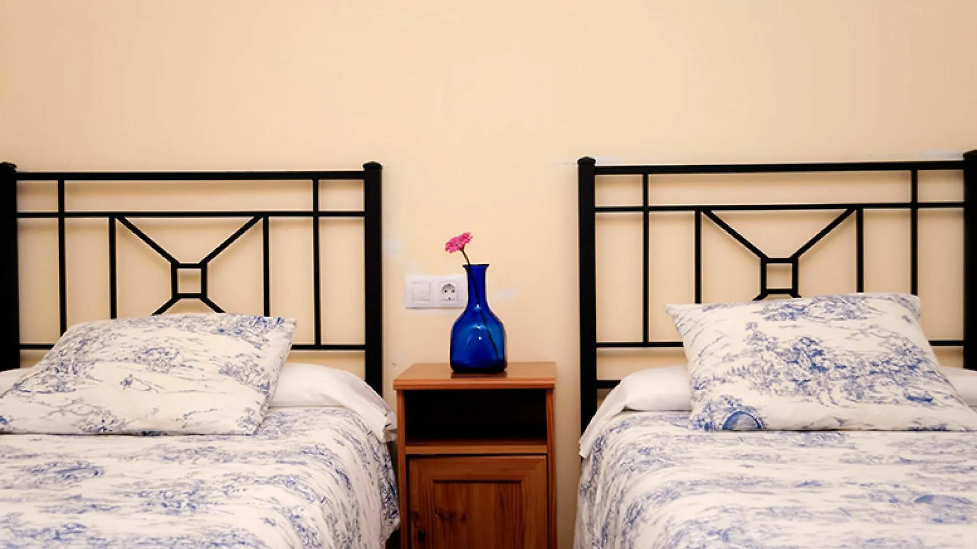 Pension La Montorena Seville 2*,